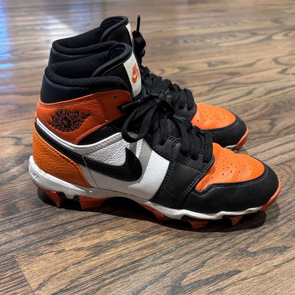 Boys Jordan 1 Mid Cleats